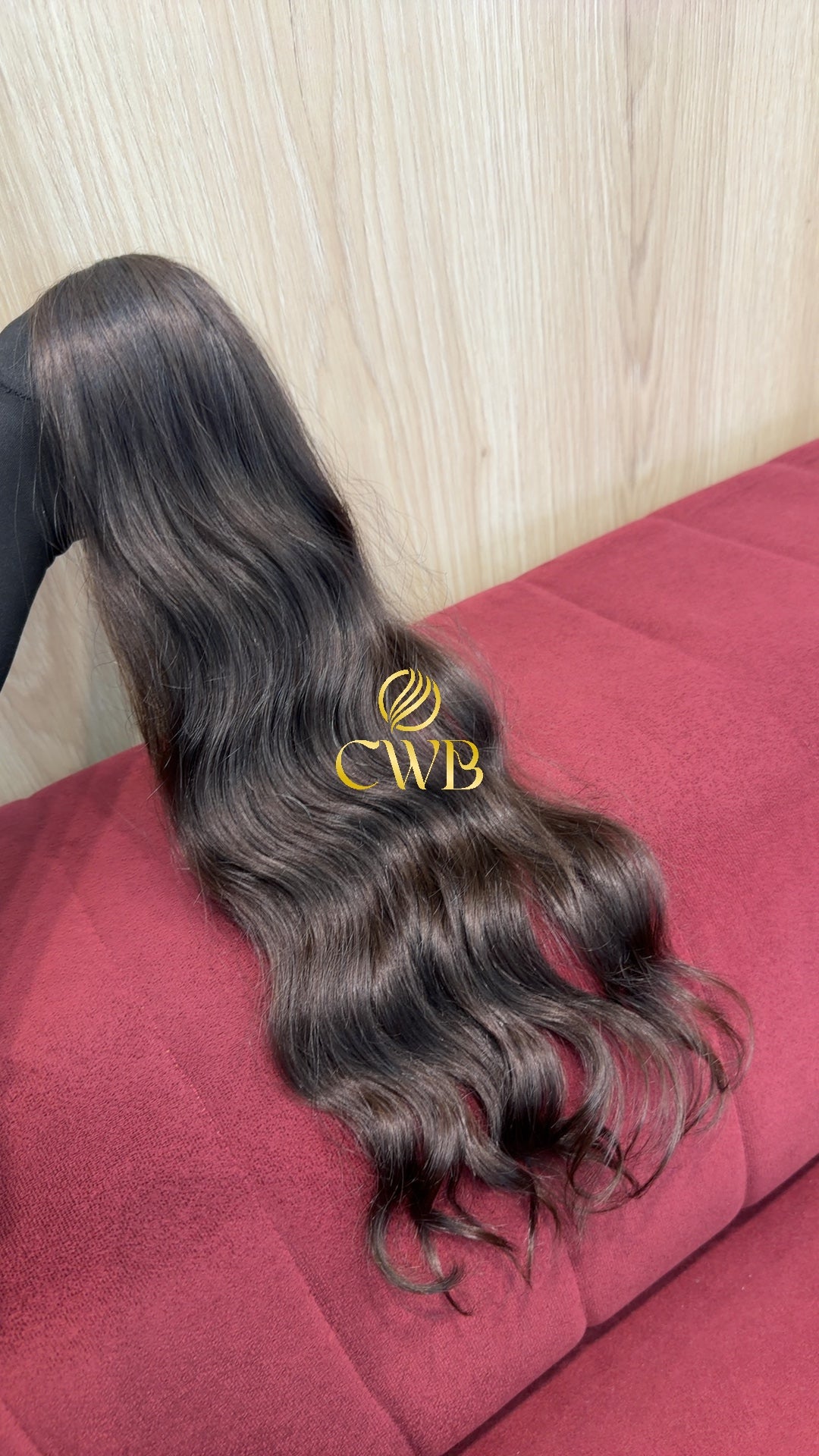 Detalhe do cabelo castanho médio 49cm — CWB Cabelos