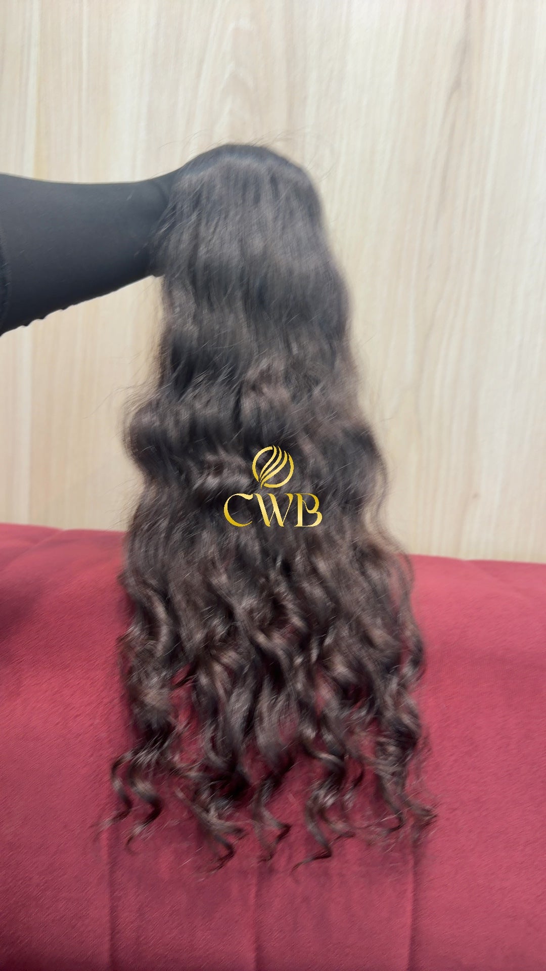 Cabelo humano natural castanho escuro 56cm 84g — mega hair peça única CWB, vista de trás