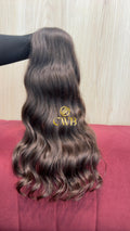 Cabelo humano natural castanho claro ondulado 54cm 199g — mega hair peça única CWB, vista de trás