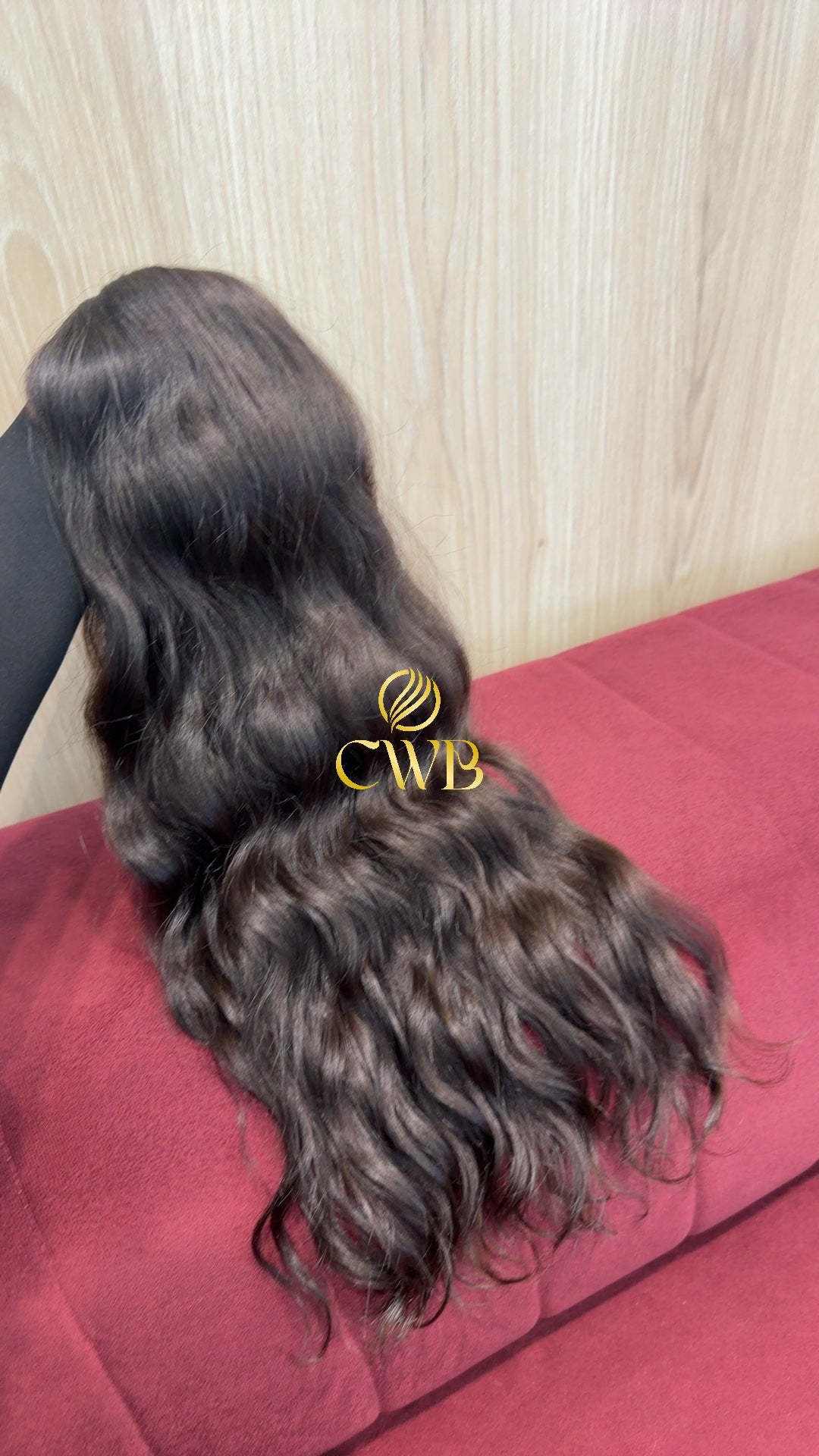 Detalhe do cabelo castanho médio 56cm — CWB Cabelos
