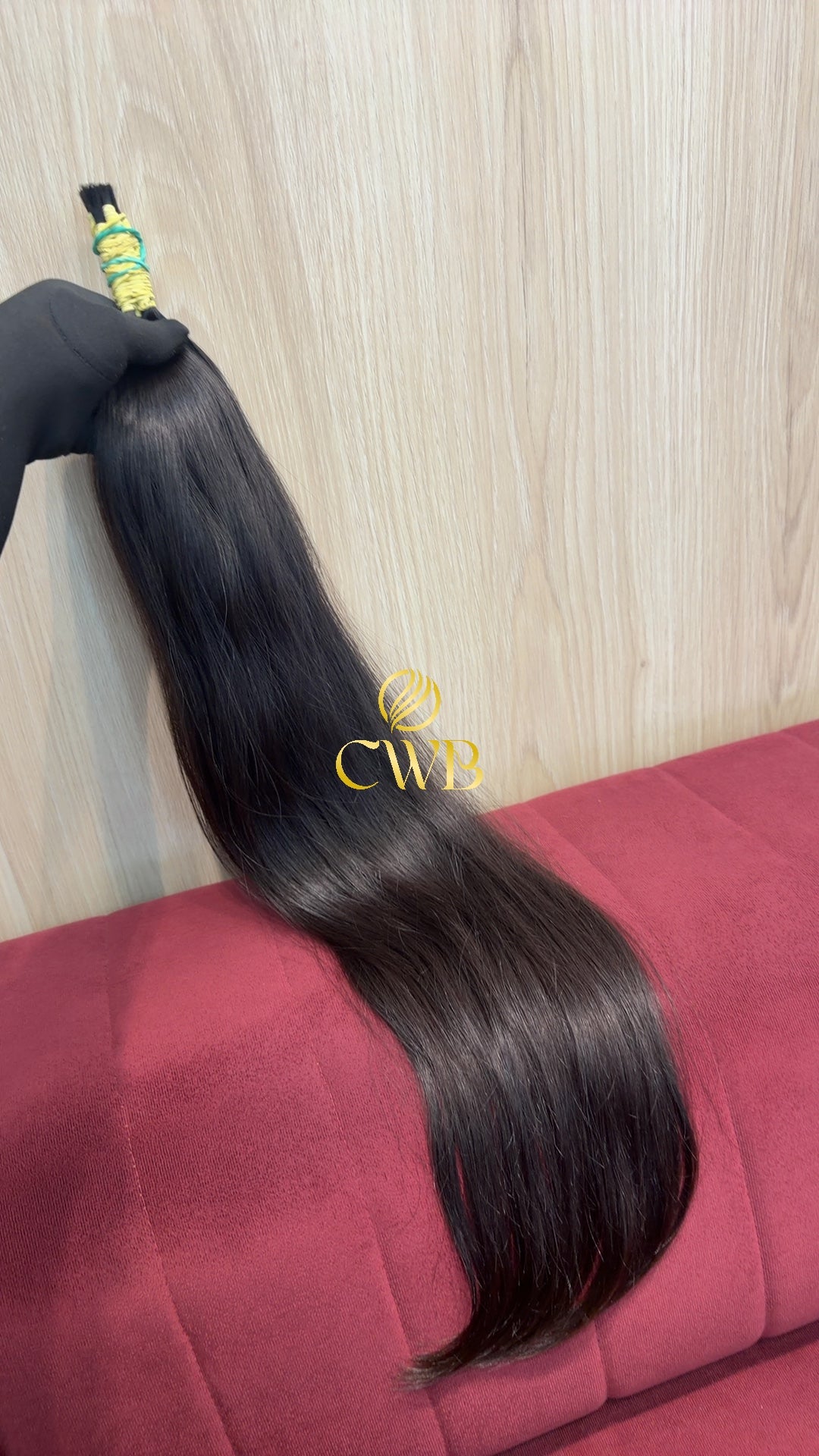 Detalhe do cabelo castanho escuro 76cm — CWB Cabelos