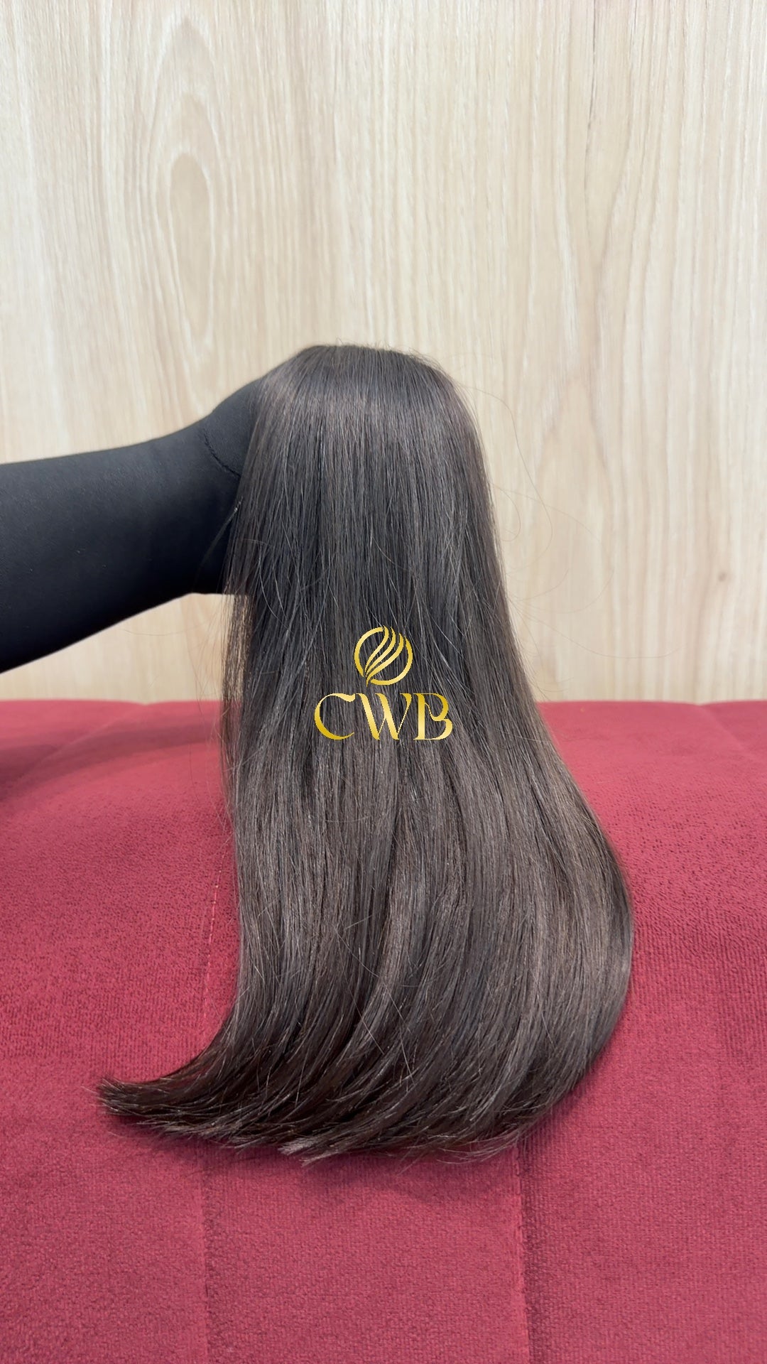 Cabelo castanho médio 39cm sendo medido — 54g brasileiro do Sul