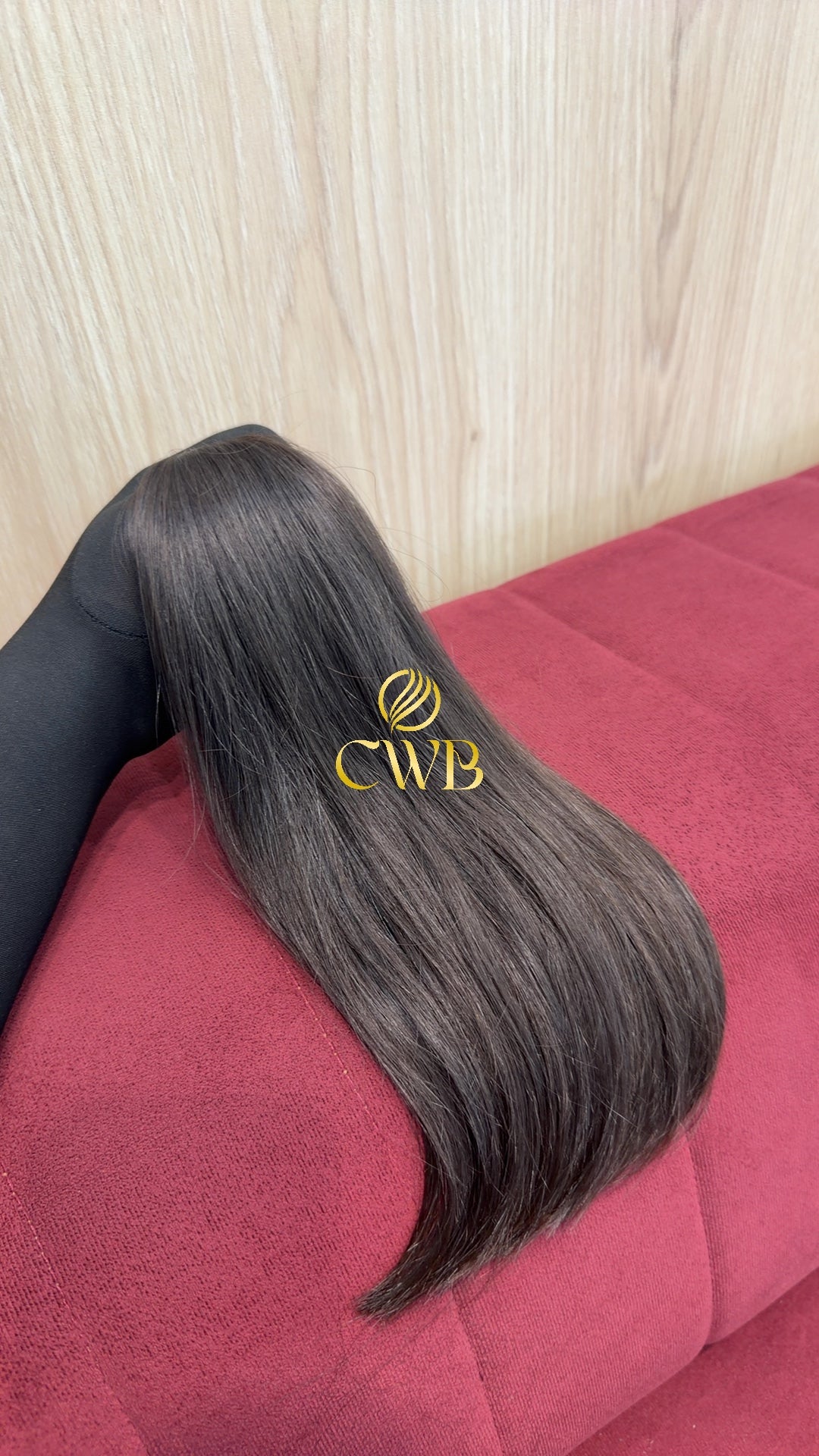 Detalhe do cabelo castanho médio 39cm — CWB Cabelos