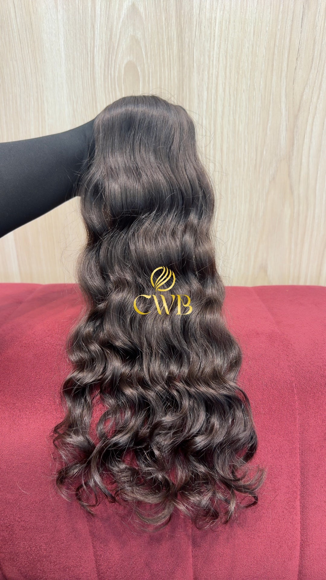 Cabelo humano natural castanho médio 48cm 76g — mega hair peça única CWB, vista de trás