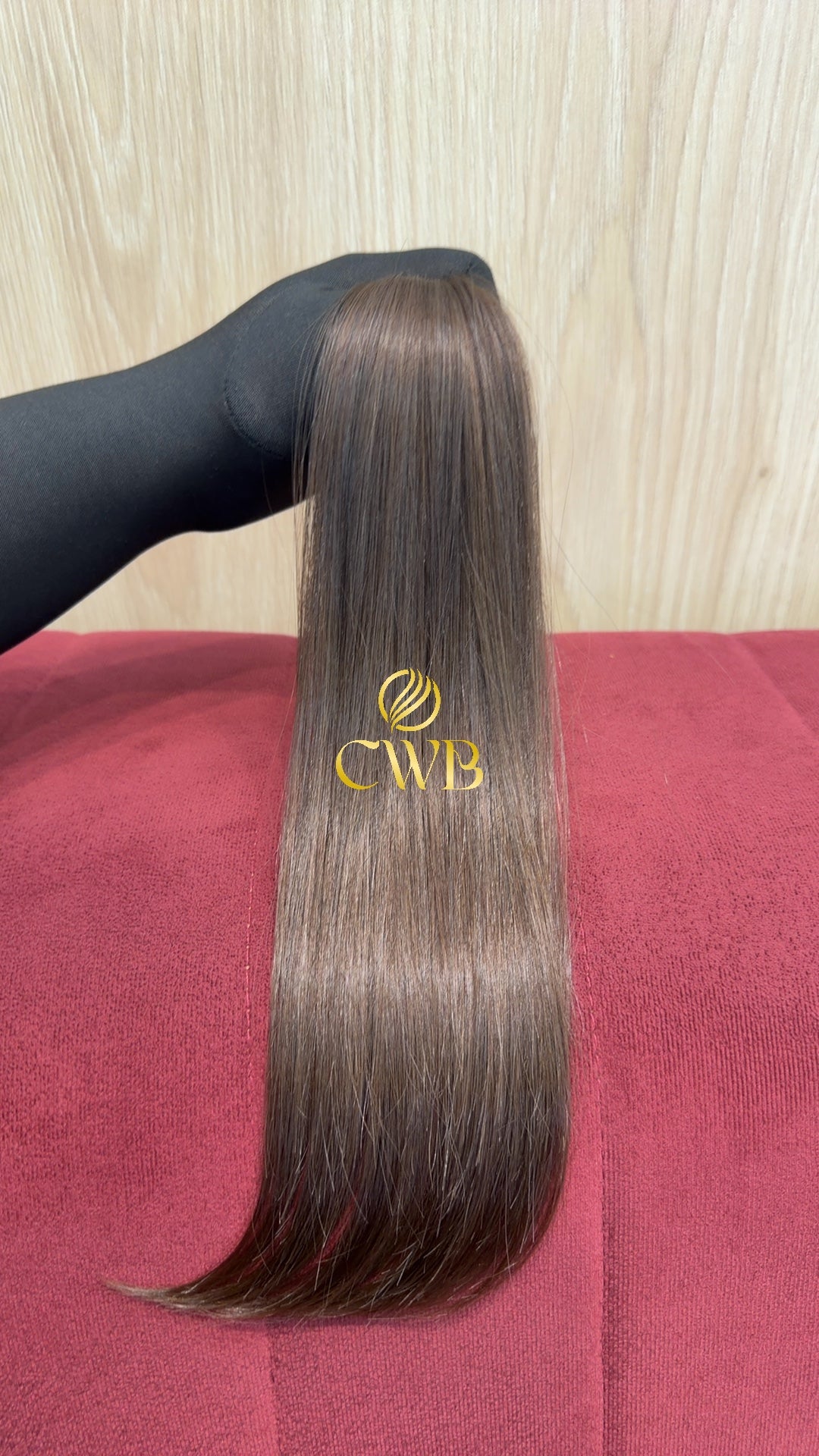 Cabelo castanho claro 40cm sendo medido — 18g brasileiro do Sul