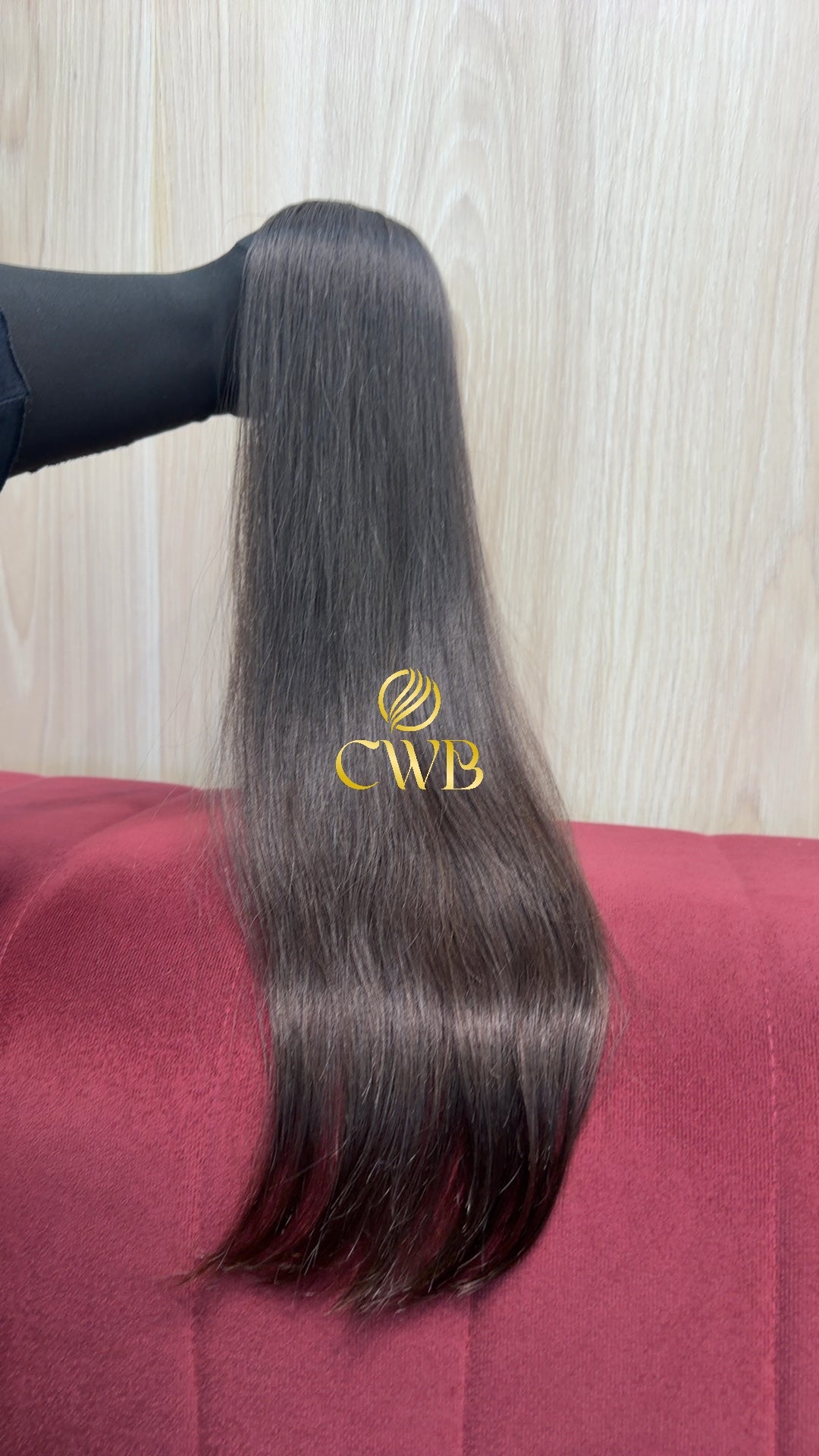 Cabelo castanho médio 59cm sendo medido — 56g brasileiro do Sul
