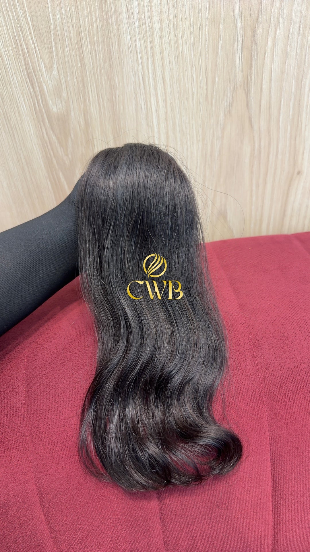 Cabelo castanho escuro 36cm sendo medido — 29g brasileiro do Sul