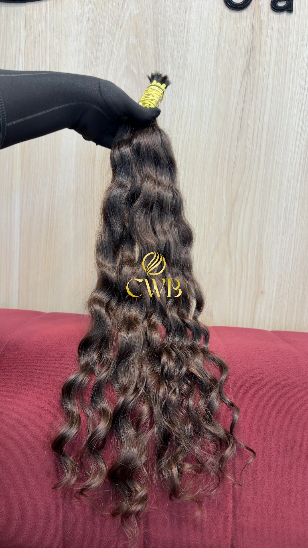 Mega hair castanho médio ondulado 57cm — peça exclusiva CWB