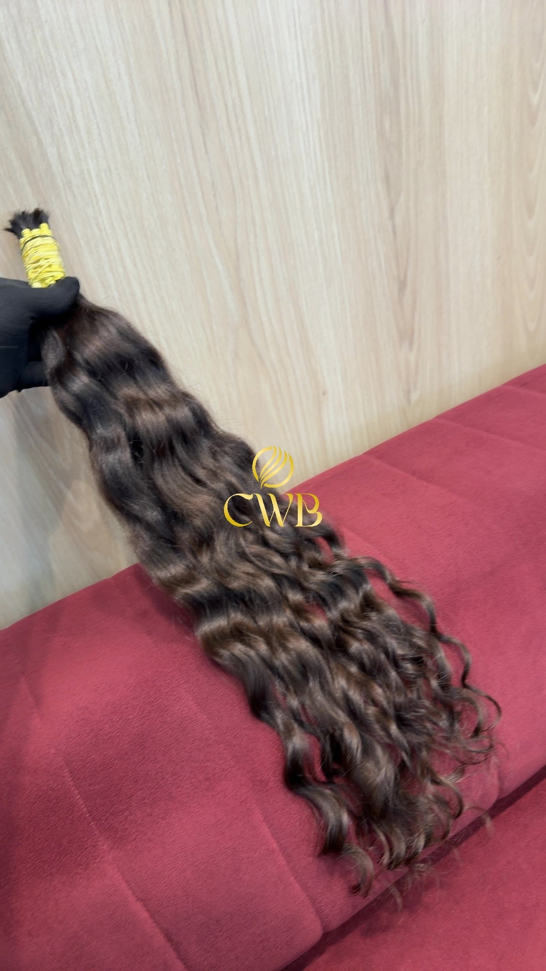 Textura do mega hair castanho médio ondulado natural CWB — peça única