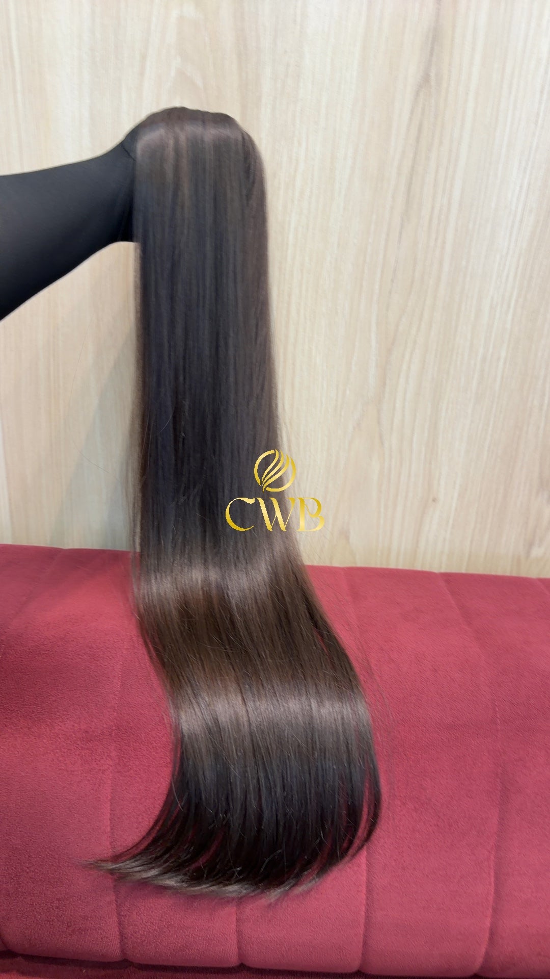 Cabelo humano natural castanho claro liso 77cm 114g — mega hair peça única CWB, vista de trás
