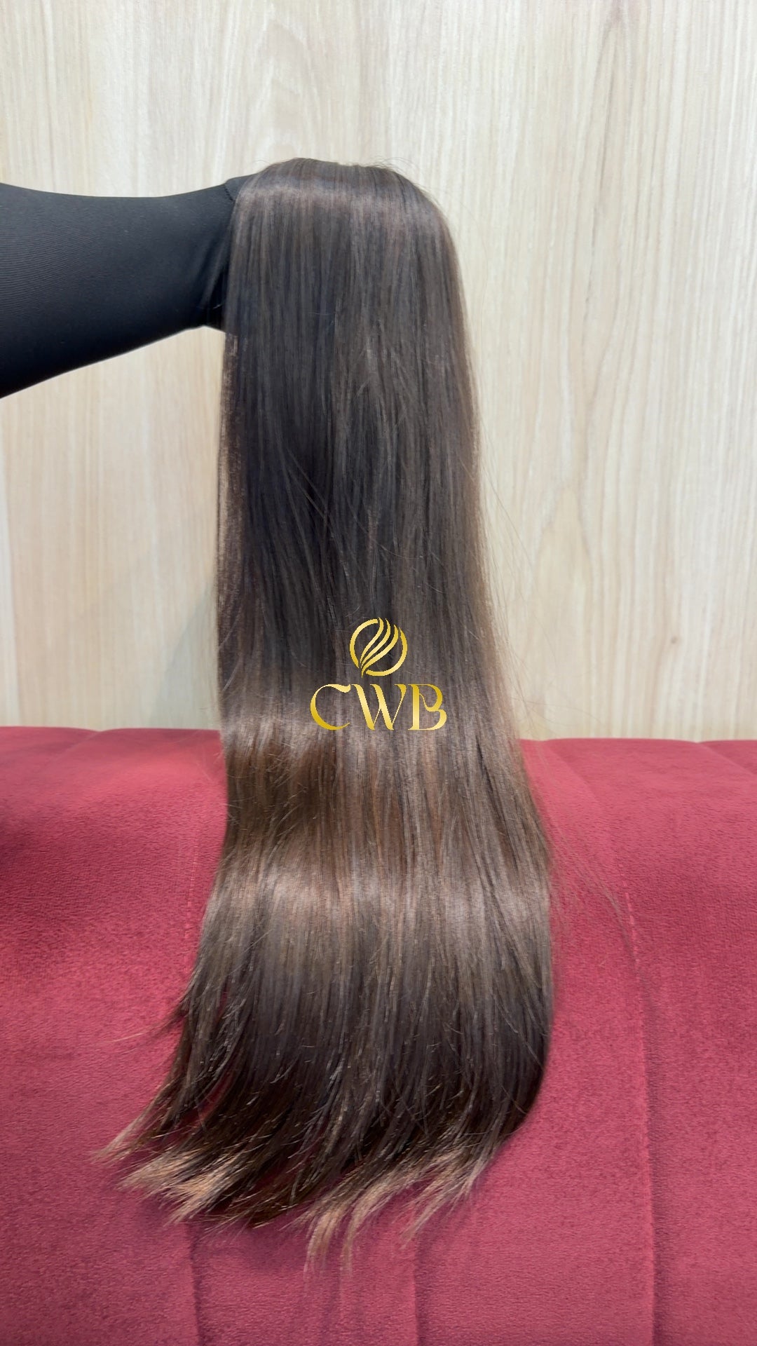 Detalhe do cabelo castanho claro liso 64cm — CWB Cabelos