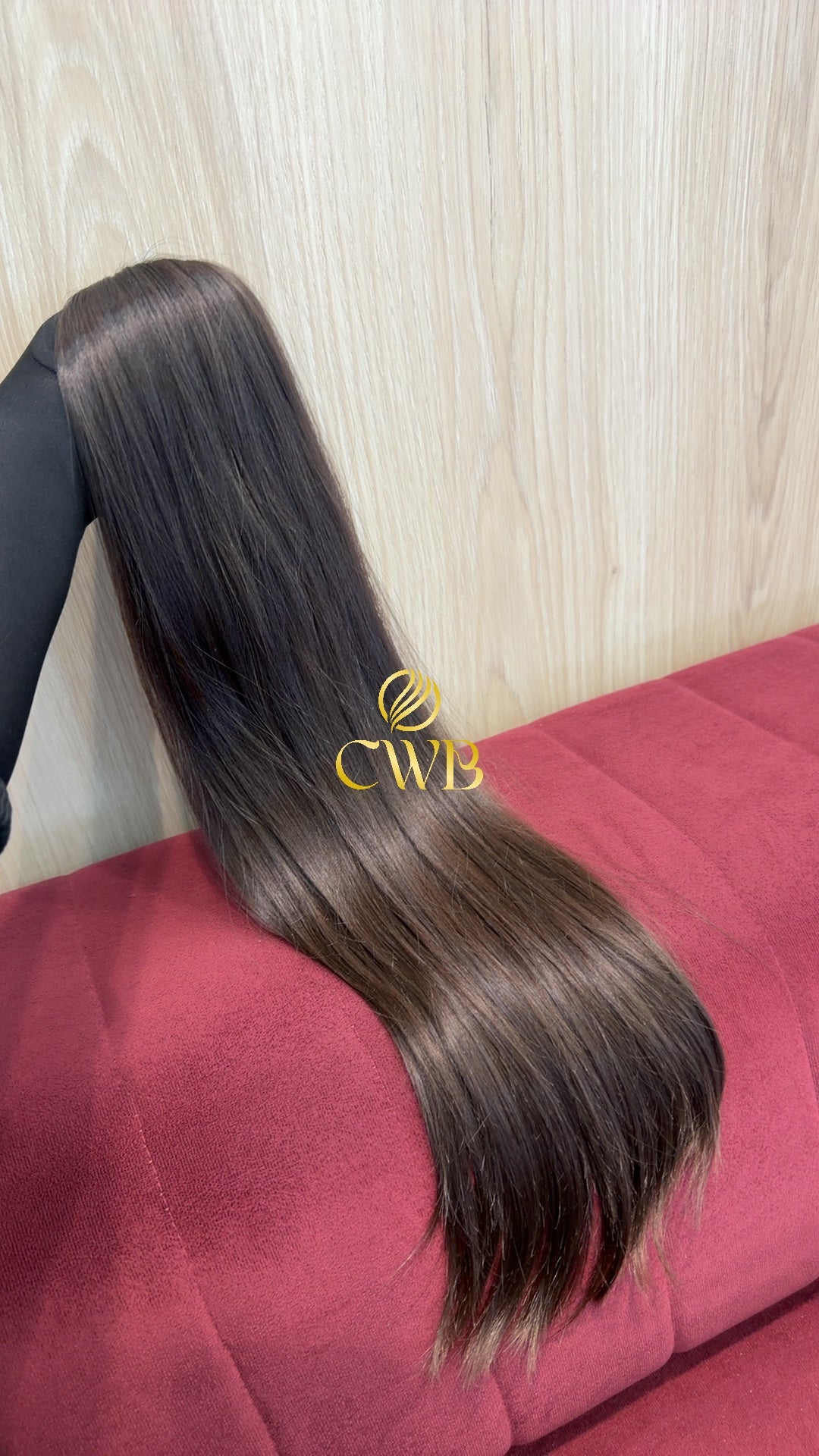 Cabelo castanho claro 64cm sendo medido — 149g brasileiro do Sul
