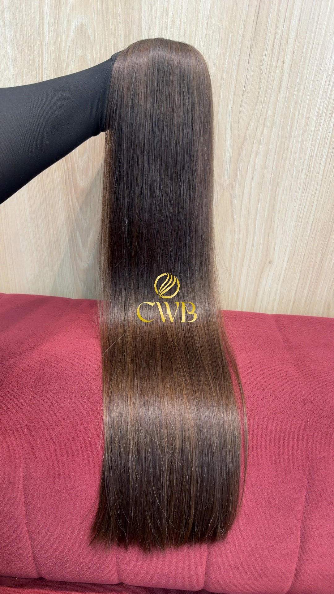 Cabelo humano natural castanho claro liso 70cm 126g — mega hair peça única CWB, vista de trás