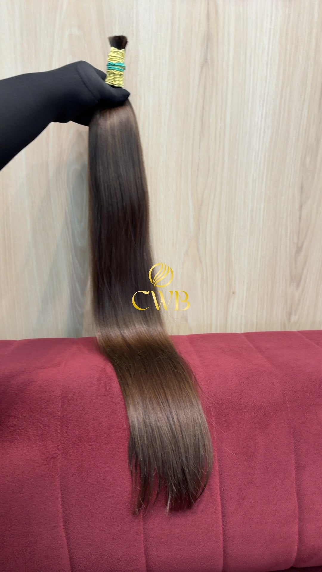 Cabelo humano natural castanho claro liso 74cm 117g — mega hair peça única CWB, vista de trás