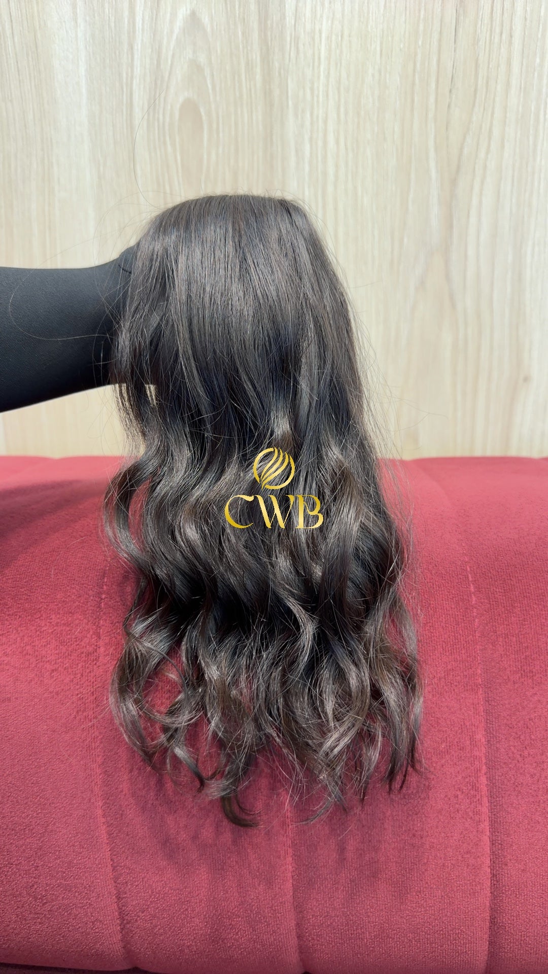 Cabelo humano natural castanho escuro ondulado 40cm 70g — mega hair peça única CWB, vista de trás