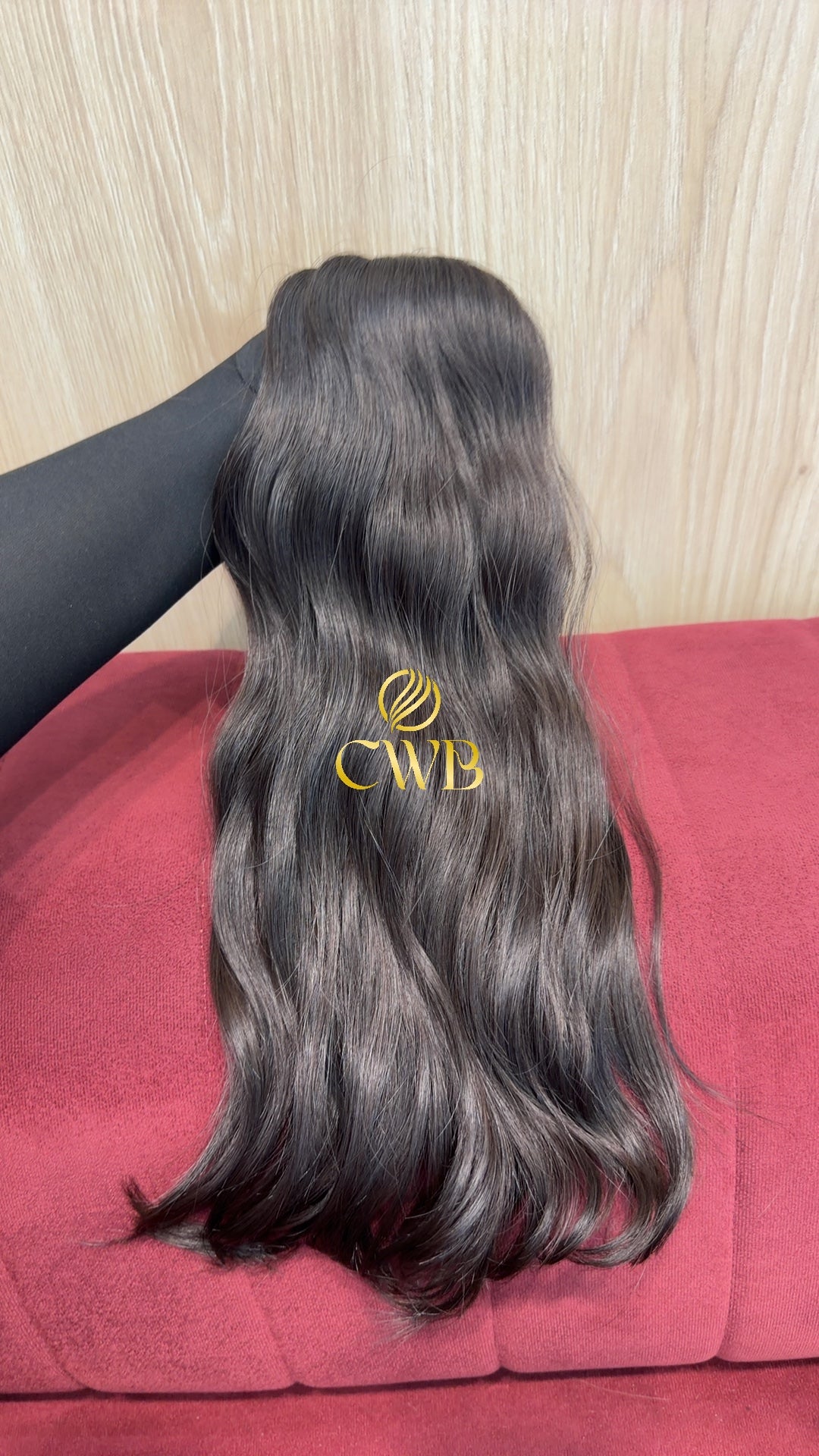 Cabelo castanho médio 52cm sendo medido — 136g brasileiro do Sul