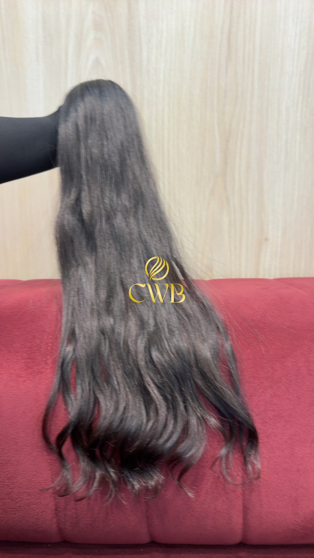 Cabelo humano natural castanho médio ondulado 60cm 94g — mega hair peça única CWB, vista de trás