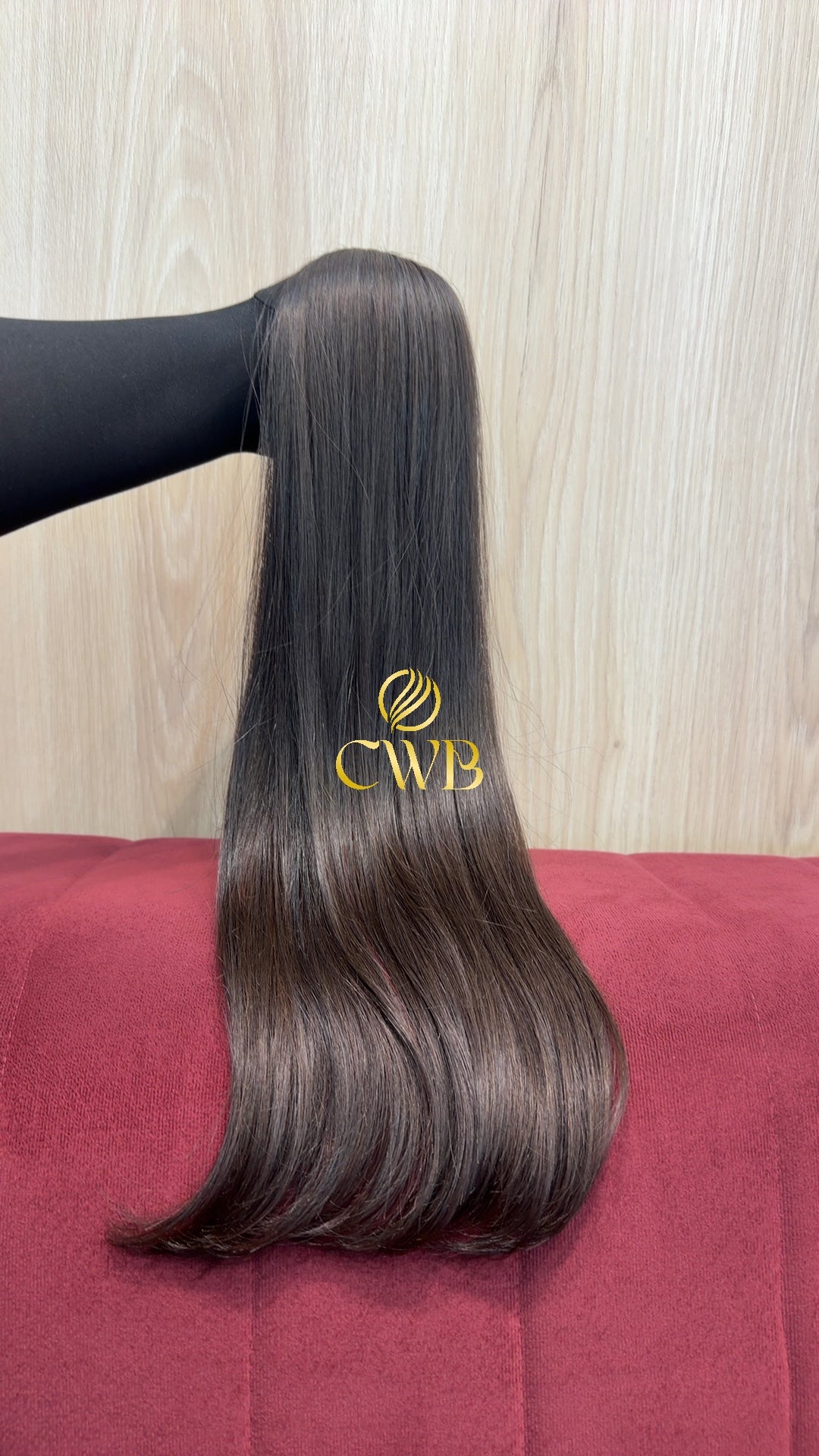 Cabelo humano natural castanho claro liso 59cm 90g — mega hair peça única CWB, vista de trás