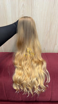 Cabelo humano natural loiro claríssimo ondulado 59cm 107g — mega hair peça única CWB, vista de trás