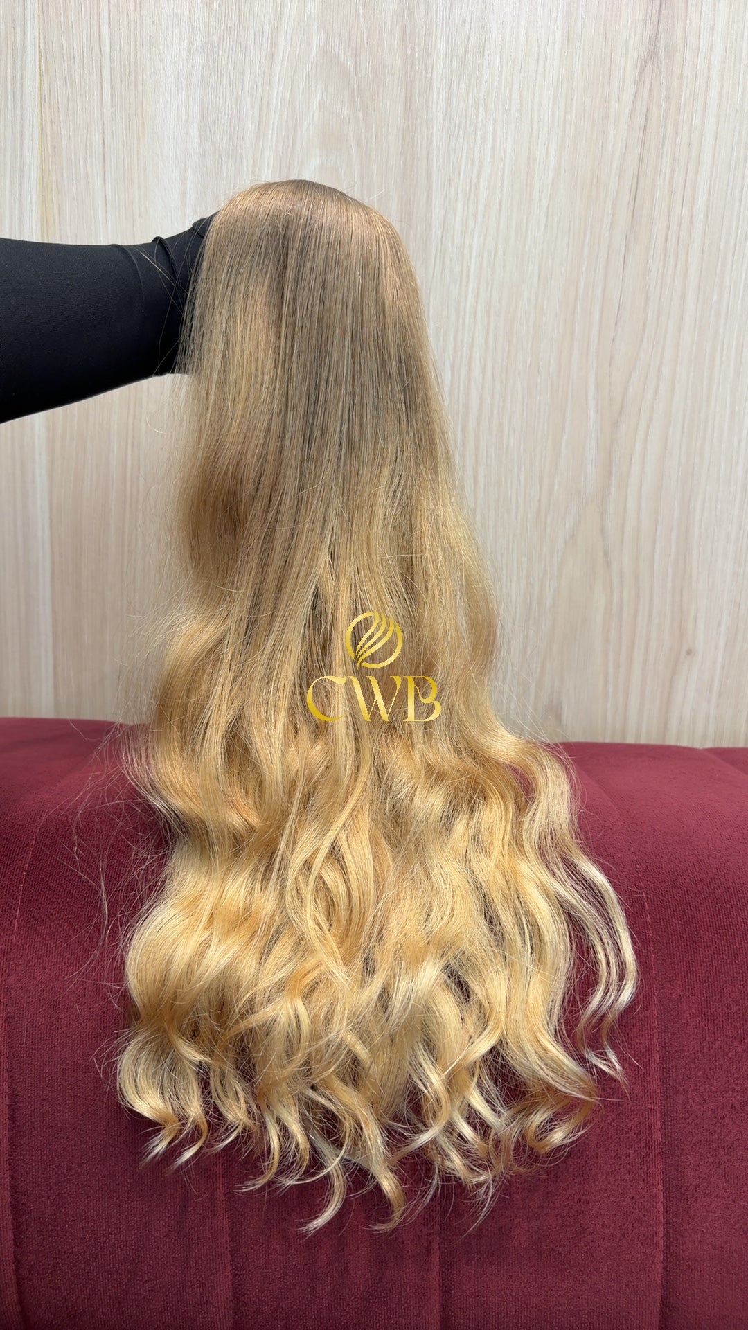 Cabelo loiro claríssimo 59cm sendo medido — 107g brasileiro do Sul