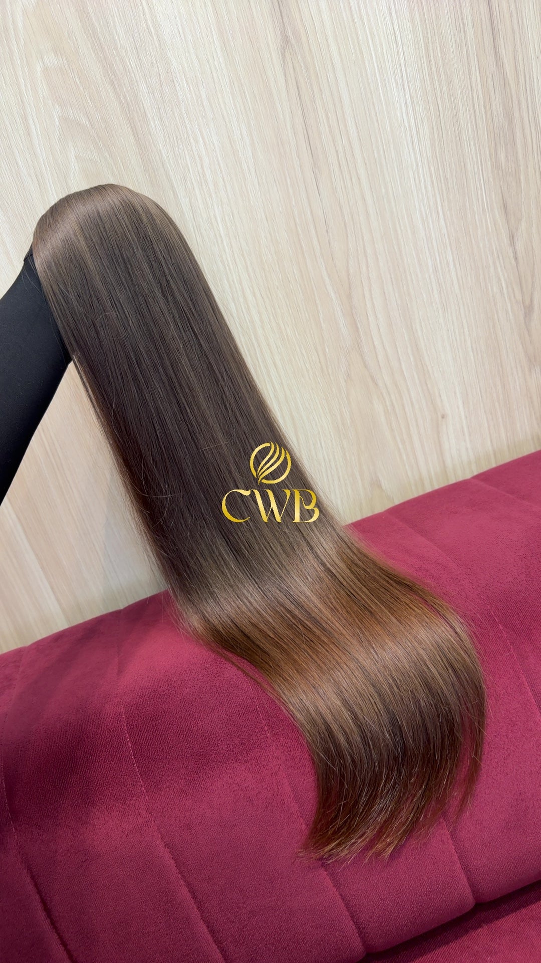 Detalhe do cabelo loiro médio liso 70cm — CWB Cabelos