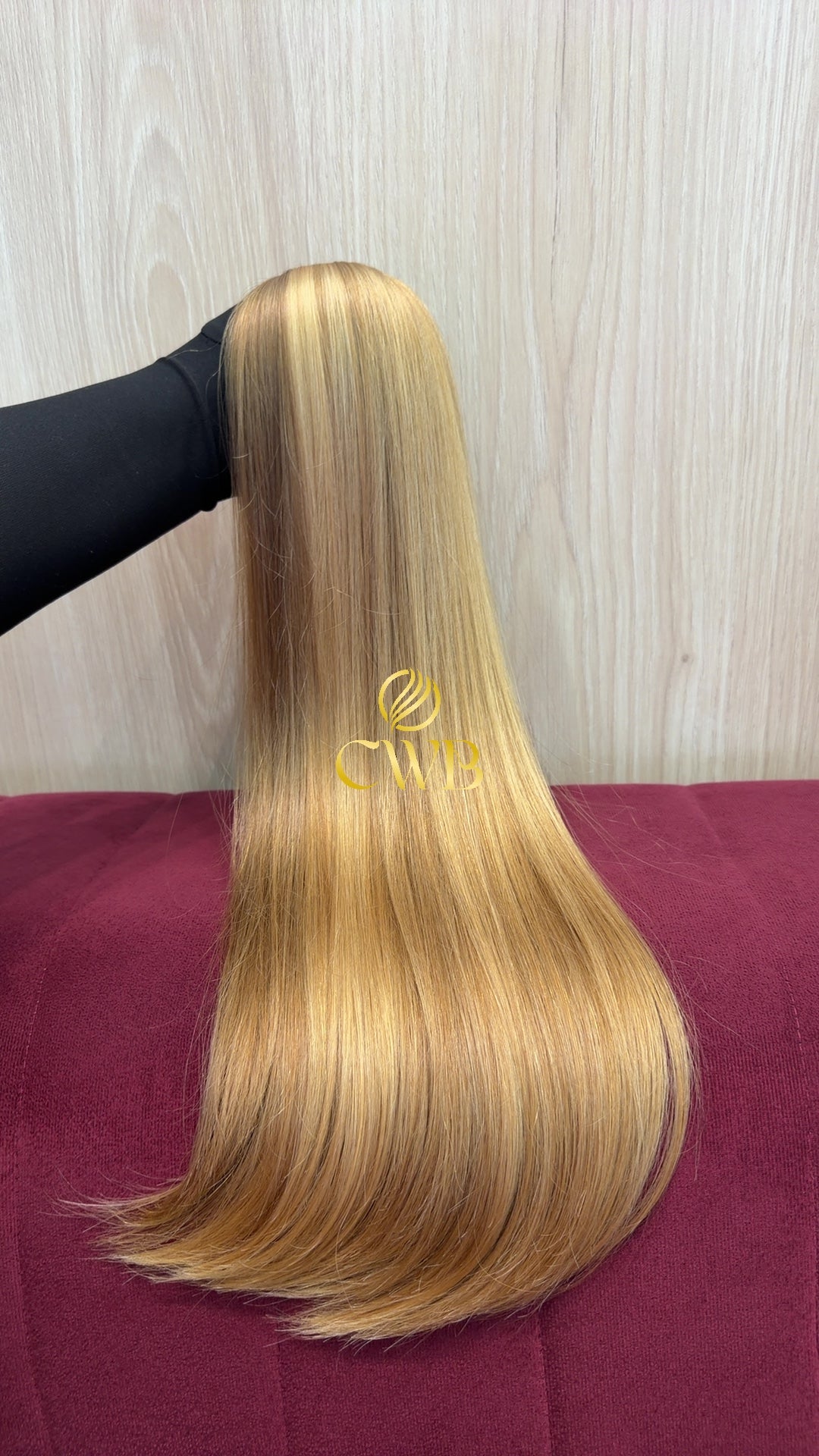 Cabelo humano natural loiro claríssimo liso 59cm 120g — mega hair peça única CWB, vista de trás