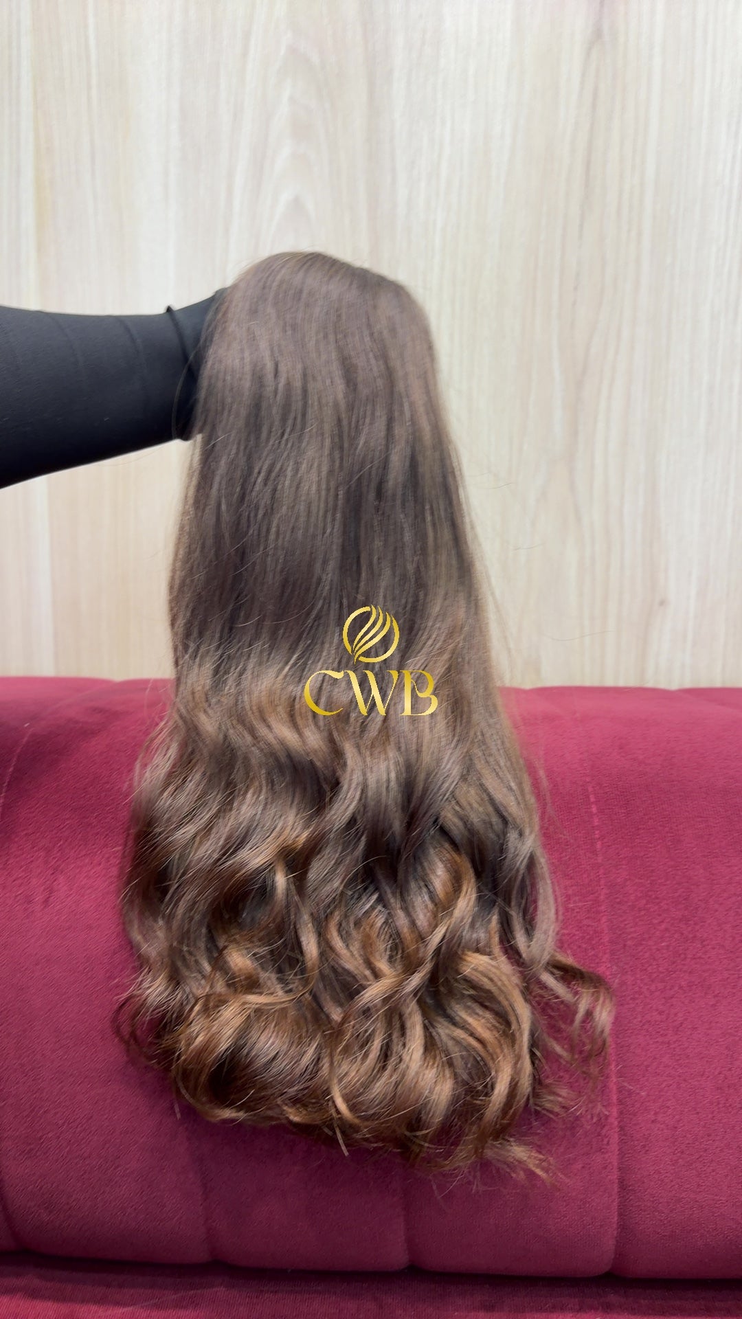 Cabelo humano natural loiro escuro ondulado 52cm 181g — mega hair peça única CWB, vista de trás