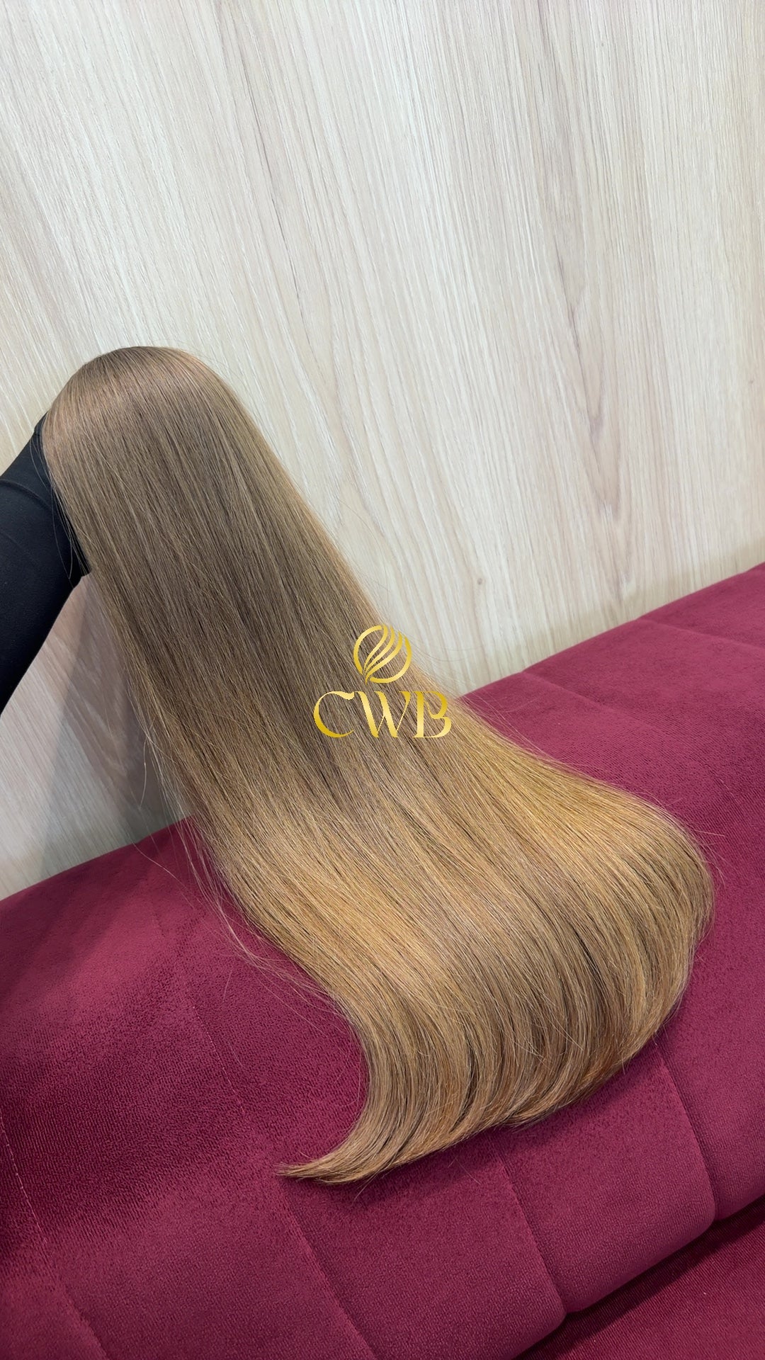 Detalhe do cabelo loiro claro liso 58cm — CWB Cabelos
