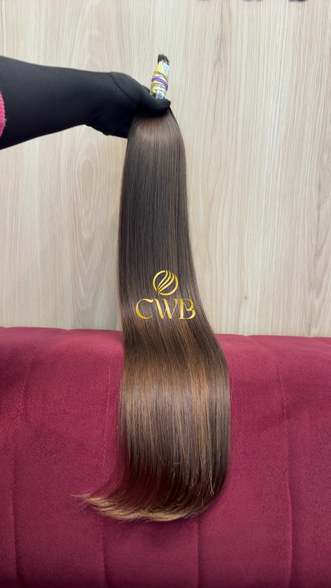 Cabelo humano natural loiro médio liso 67cm 90g — mega hair peça única CWB, vista de trás