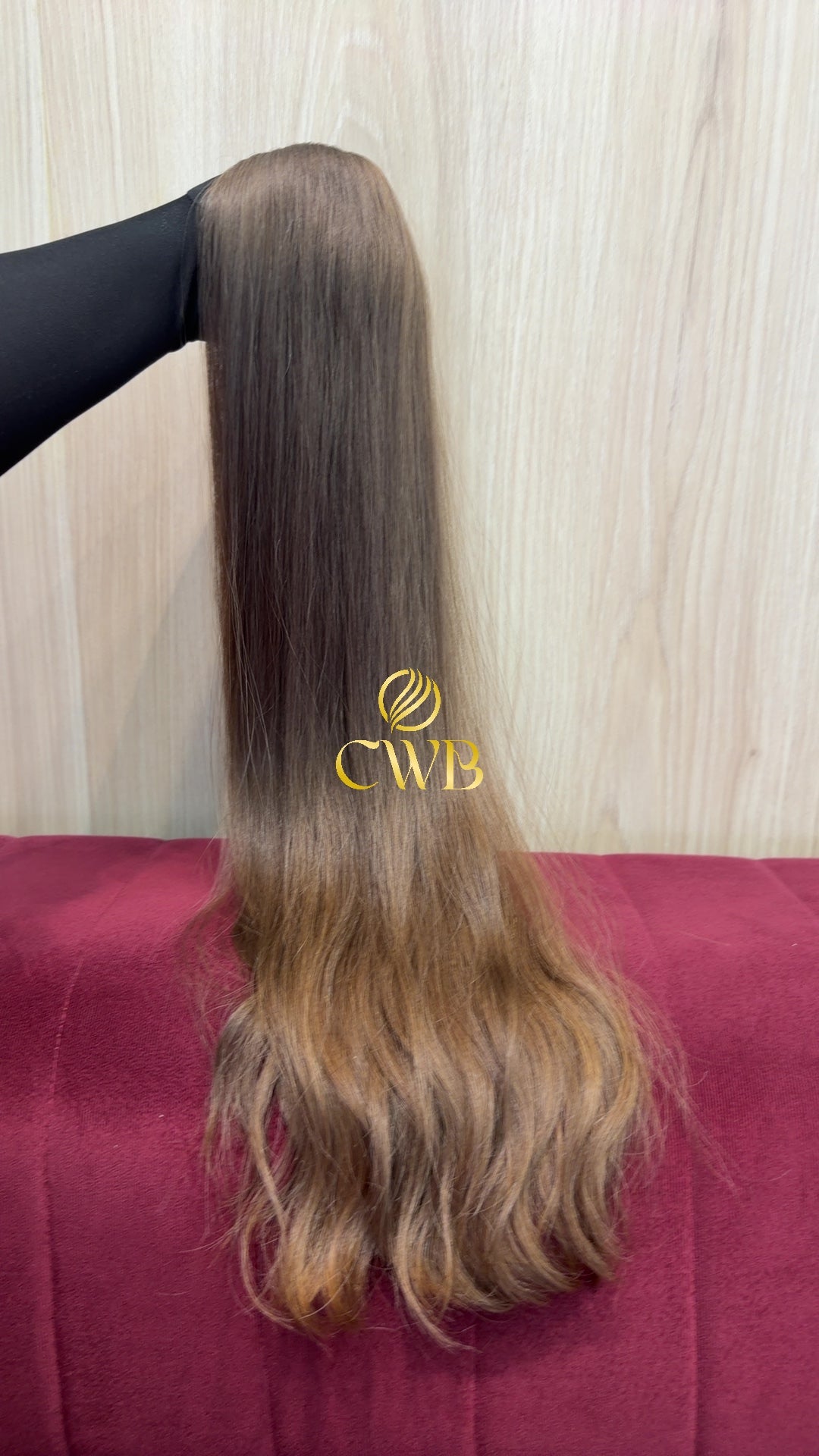 Cabelo loiro médio 70cm sendo medido — 96g brasileiro do Sul