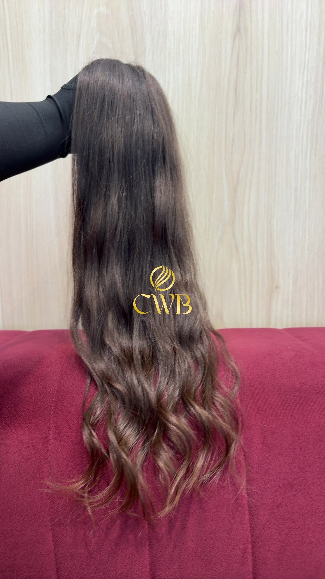 Cabelo castanho claro 60cm sendo medido — 88g brasileiro do Sul
