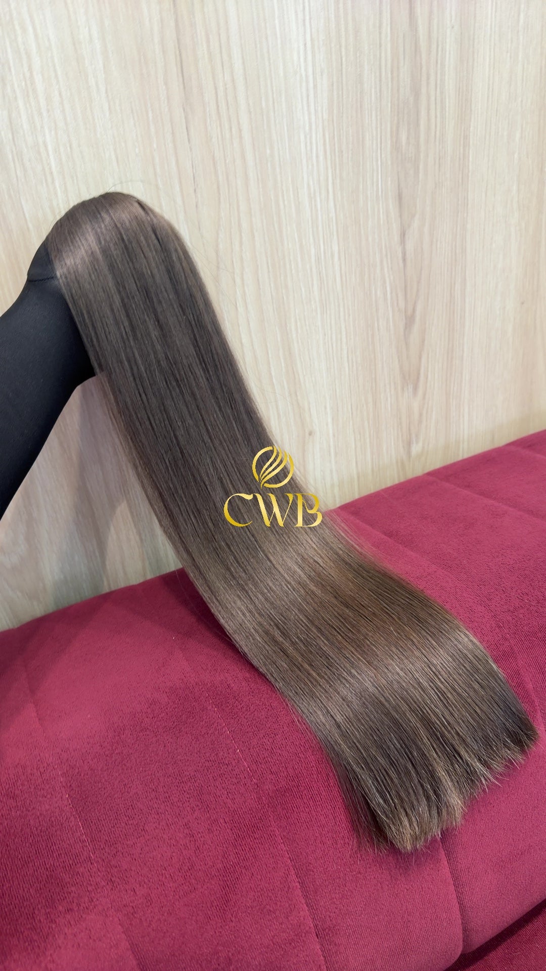 Detalhe do cabelo loiro escuro liso 58cm — CWB Cabelos